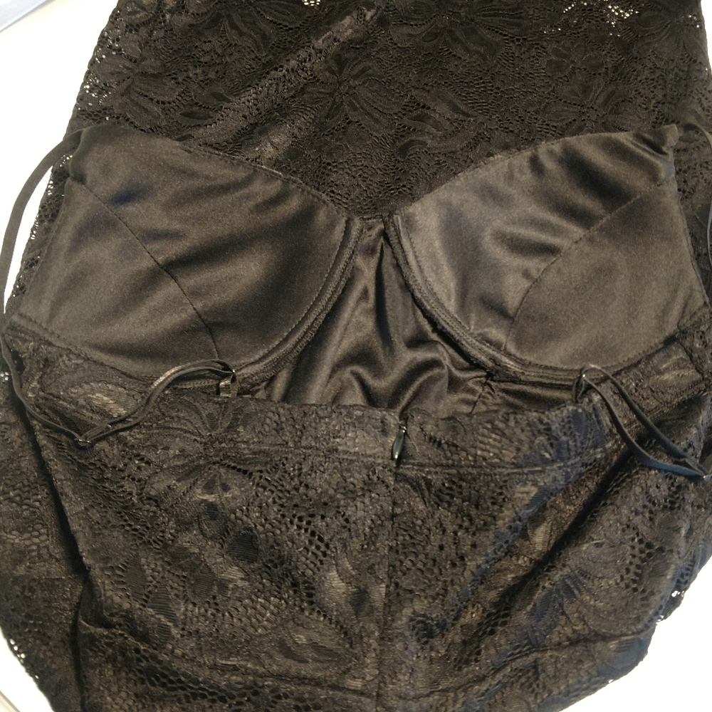 Lulu's black lace bodycon dress - Picture 11 of 12